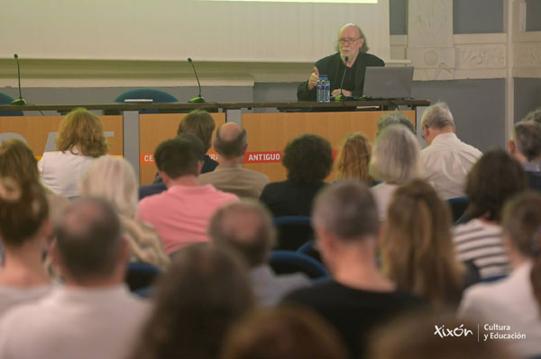 Durante la conferencia