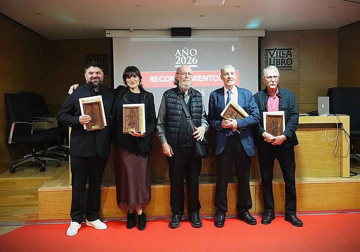 Foto de los premiados con Joaquín Díaz